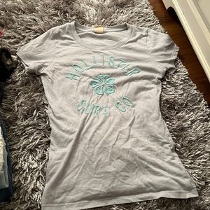 gray hollister t-shirt